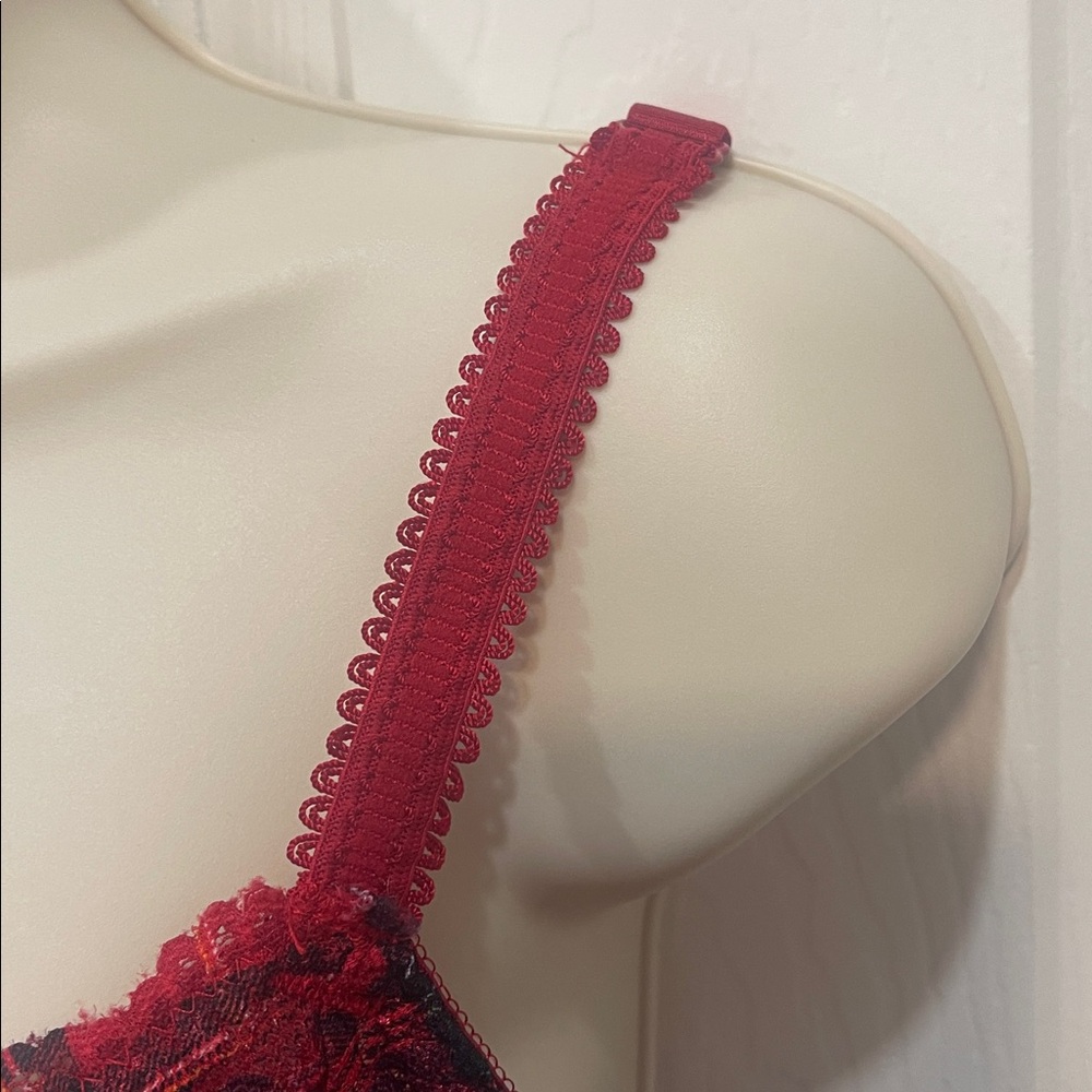TorridCurve 3 Stylish Red Plaid Crop Top - Picture 3 of 11
